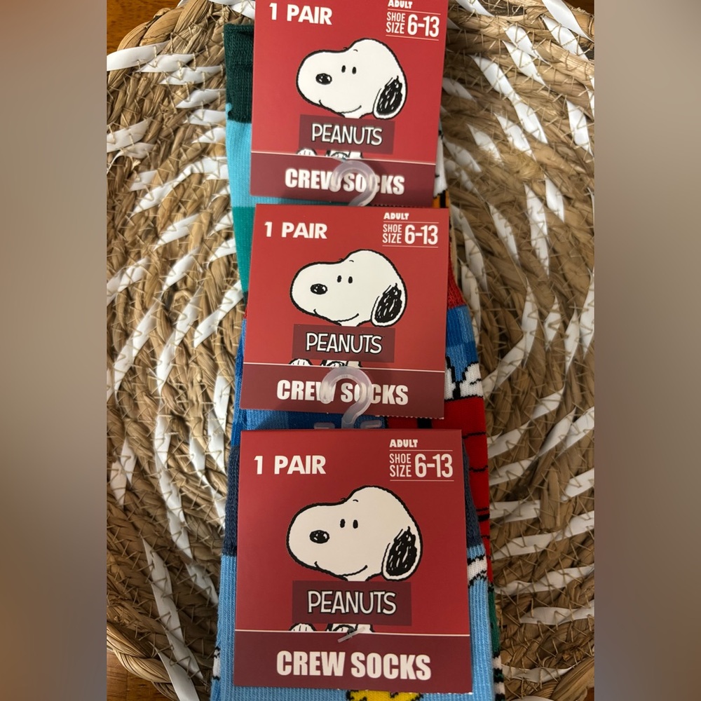 PEANUTS. CREW SOCKS FOR ADULTS. 3 PAIRS. SIZE: ADULT SIZE 6-13. - Picture 3 of 3
